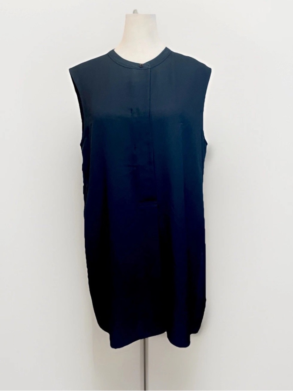 Vince‎ Silk Sleeveless Tunic Blouse Womens M Lightweight Shell Office Luxury